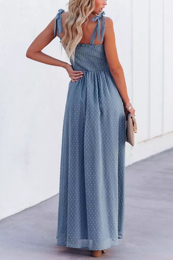 Libra – Gesmoktes Maxikleid mit Schweizer Punkten und Schlitz