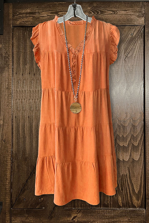 Gerüschtes, plissiertes Kleid mit V-Ausschnitt