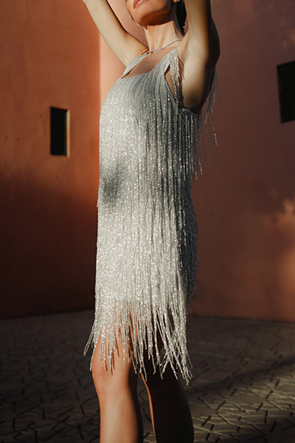 Trägerkleid mit Fransen, ärmellosem Rock und hoher Taille