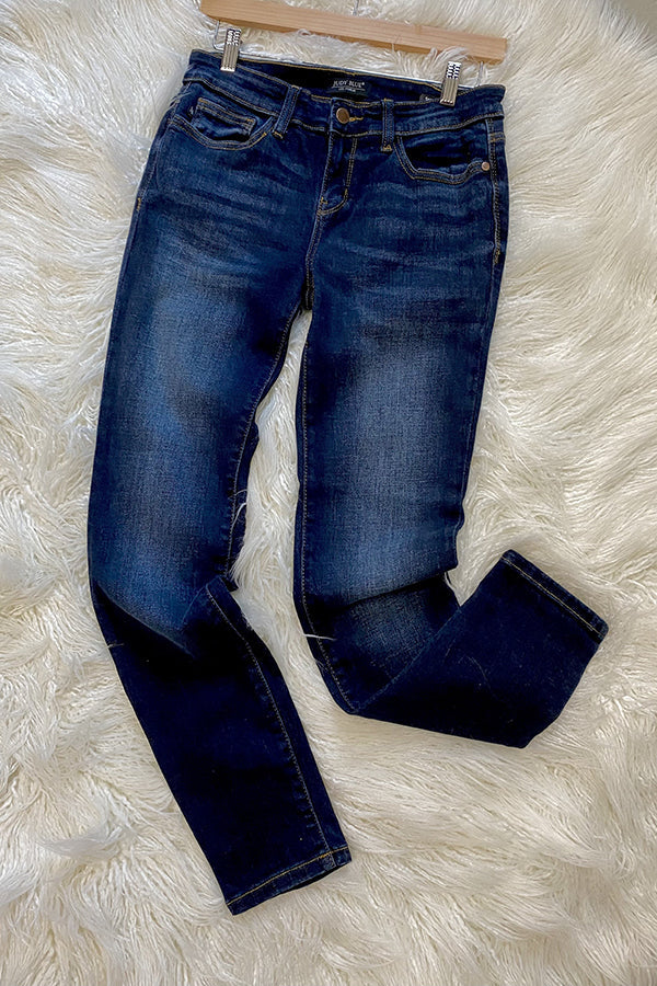 Lässige dunkle Jeans