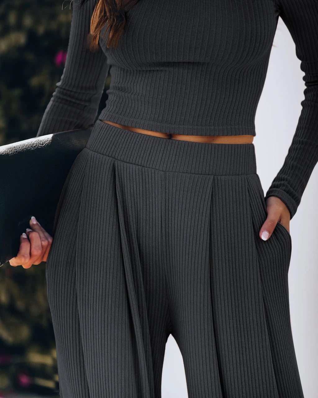 Gerippte Hose mit weitem Bein und Taschen