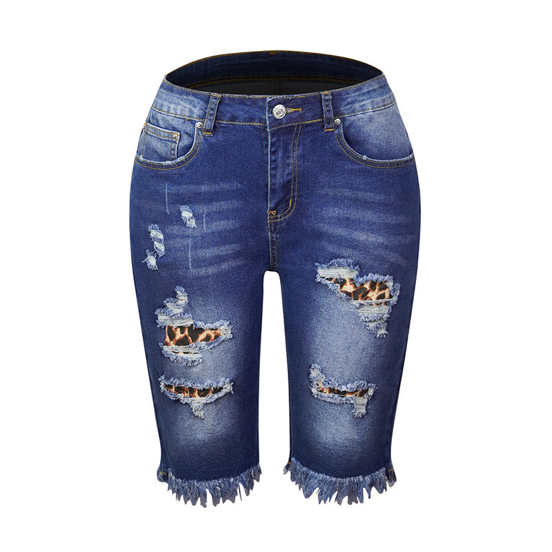 Perforierte Jeansshorts mit hohem Stretchanteil und Quaste