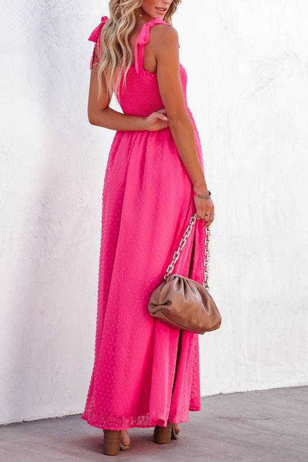 Libra – Gesmoktes Maxikleid mit Schweizer Punkten und Schlitz