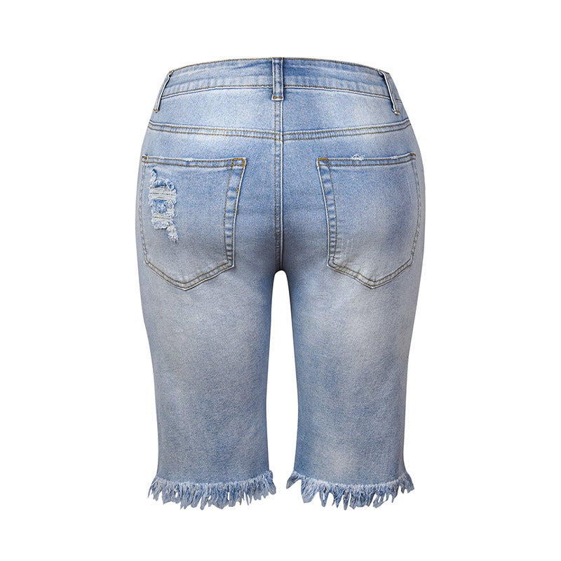 Perforierte Jeansshorts mit hohem Stretchanteil und Quaste