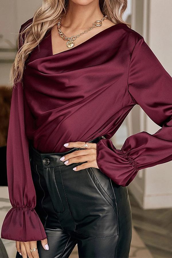 Chemisier droit à col pile et pull en satin