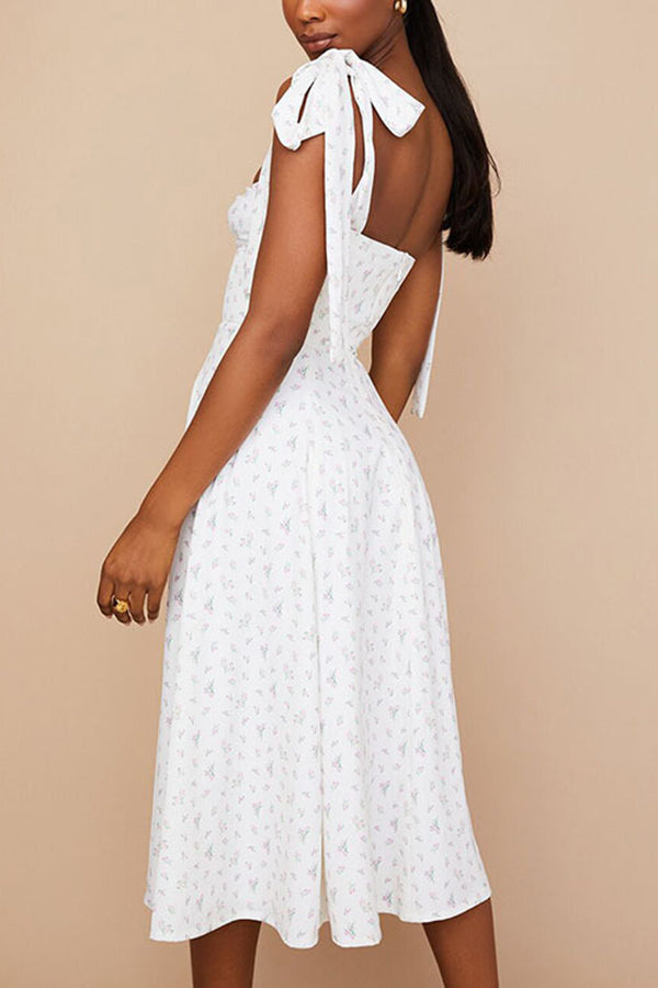 Stilvolles Kleid mit V-Ausschnitt, Sling-Trägern, Blumenmuster, offenem Rücken und Schlitz