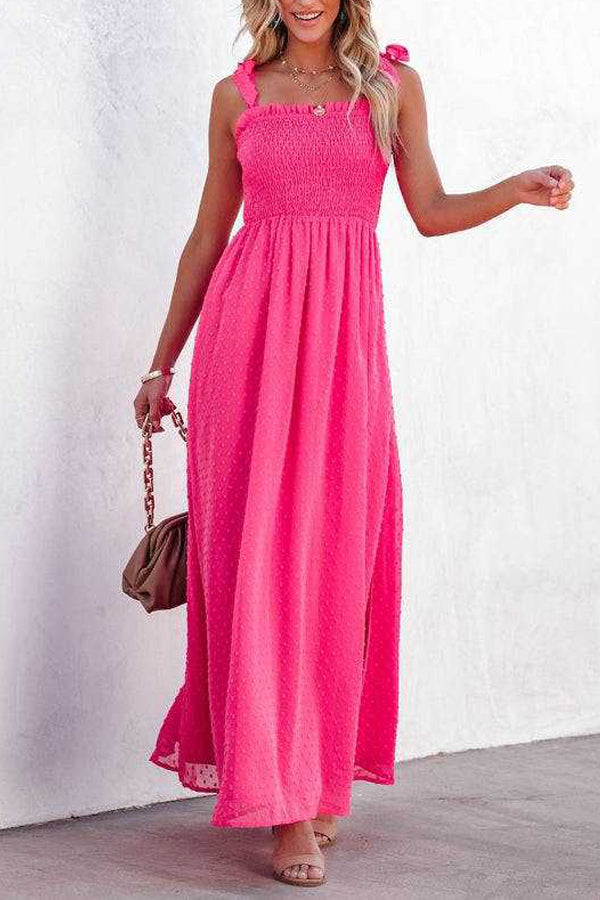 Libra – Gesmoktes Maxikleid mit Schweizer Punkten und Schlitz