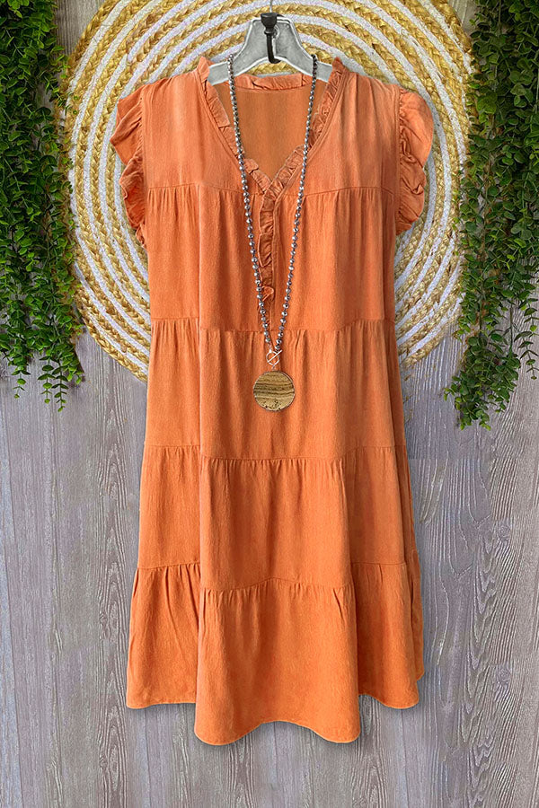 Gerüschtes, plissiertes Kleid mit V-Ausschnitt