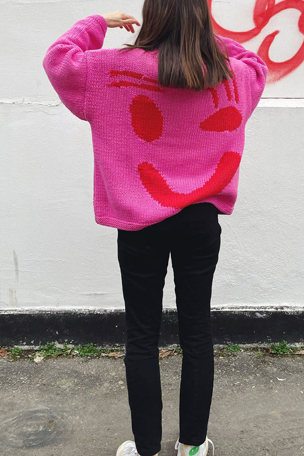 Pull ample en tricot coloré avec visage souriant pour se sentir bien