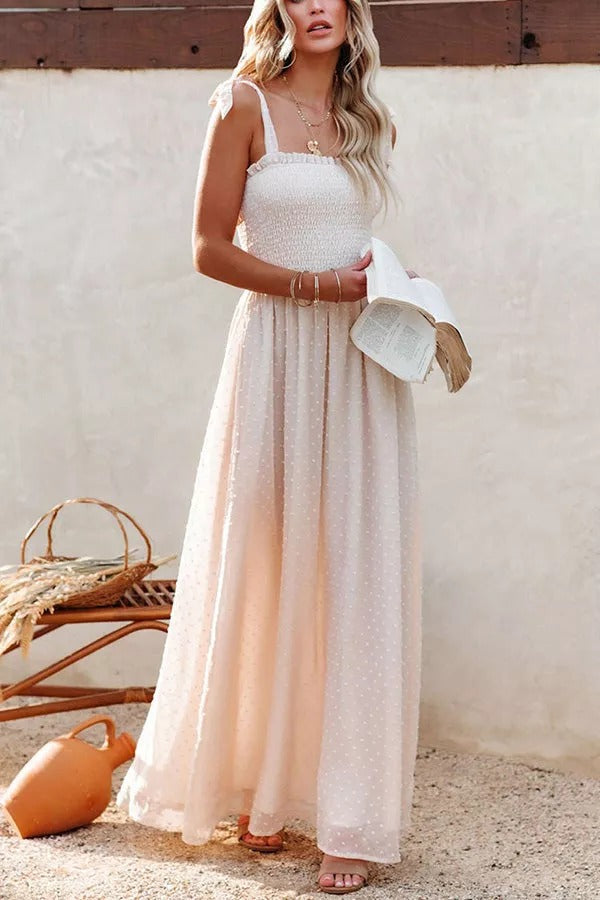 Libra – Gesmoktes Maxikleid mit Schweizer Punkten und Schlitz