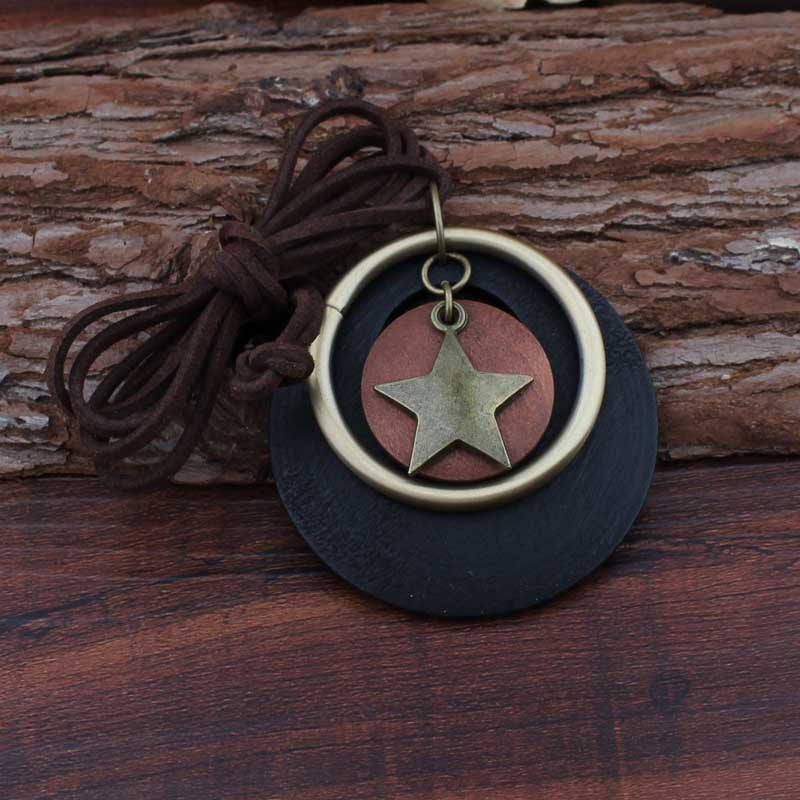 collier pendentif étoile en bois chaîne de pull