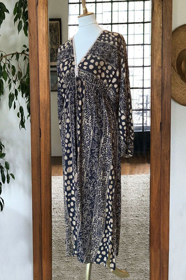 Graphic Print V-neck Maxi Dress