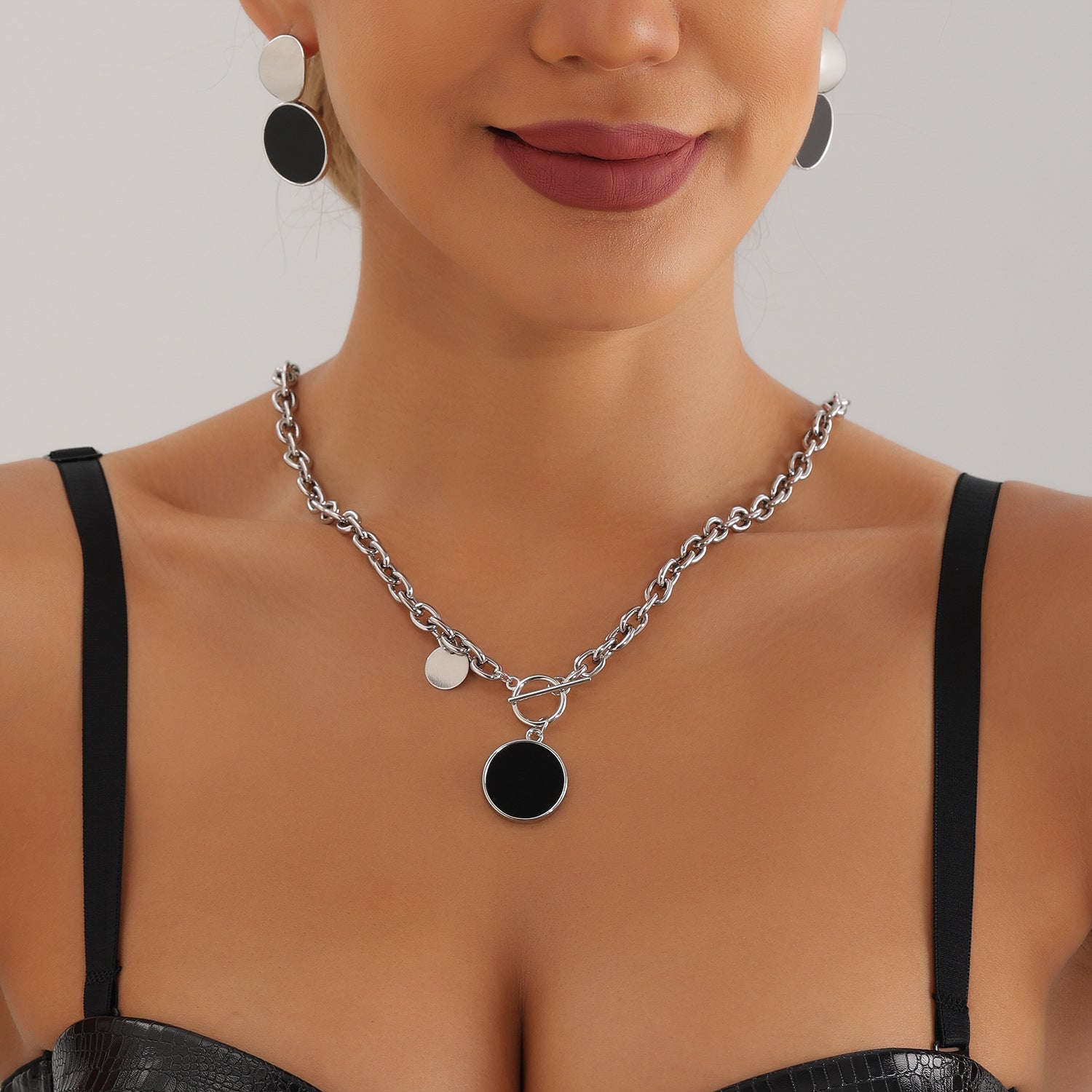 Chunky Chain OT Toggle Clasp Round Disc Pendant Choker Necklace
