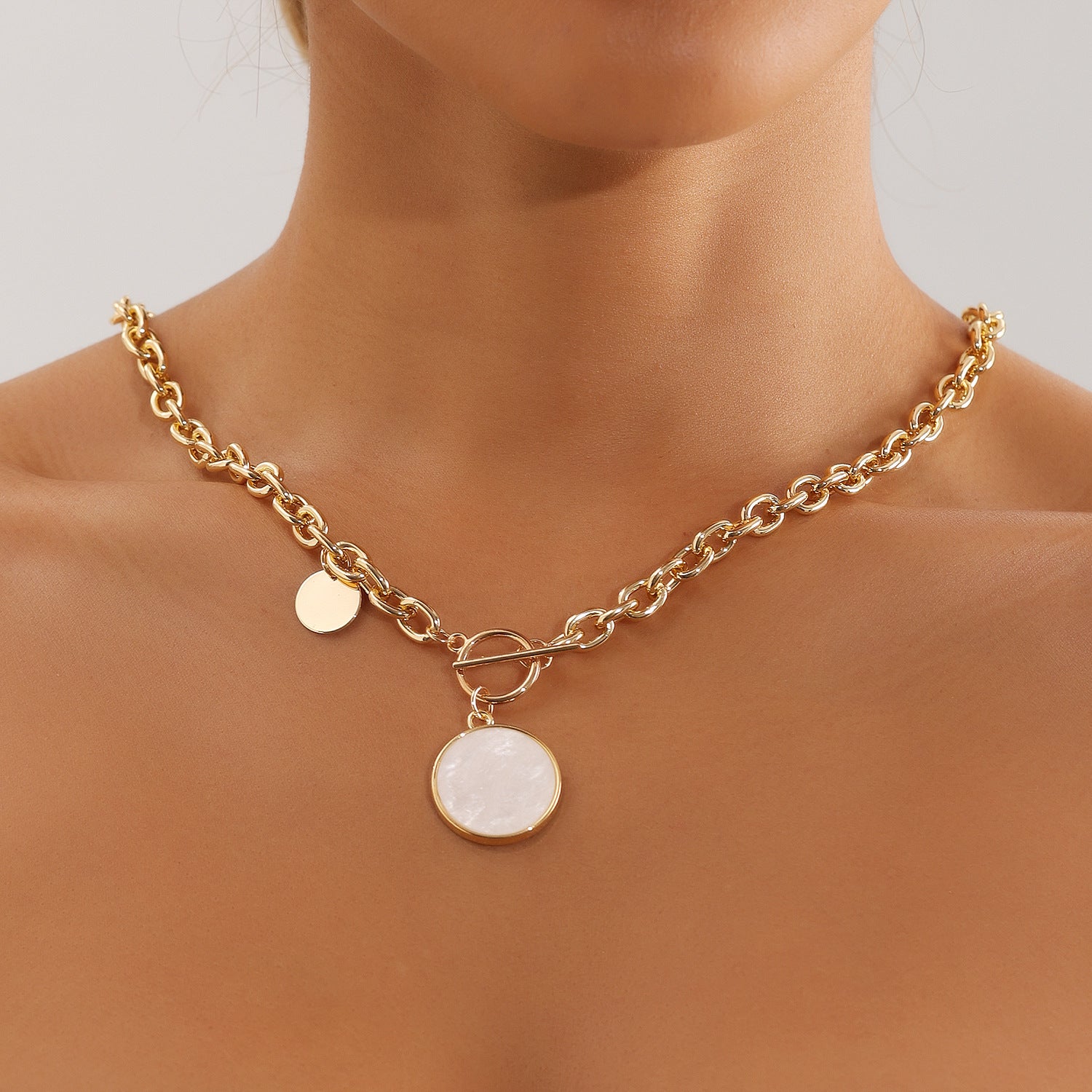 Chunky Chain OT Toggle Clasp Round Disc Pendant Choker Necklace