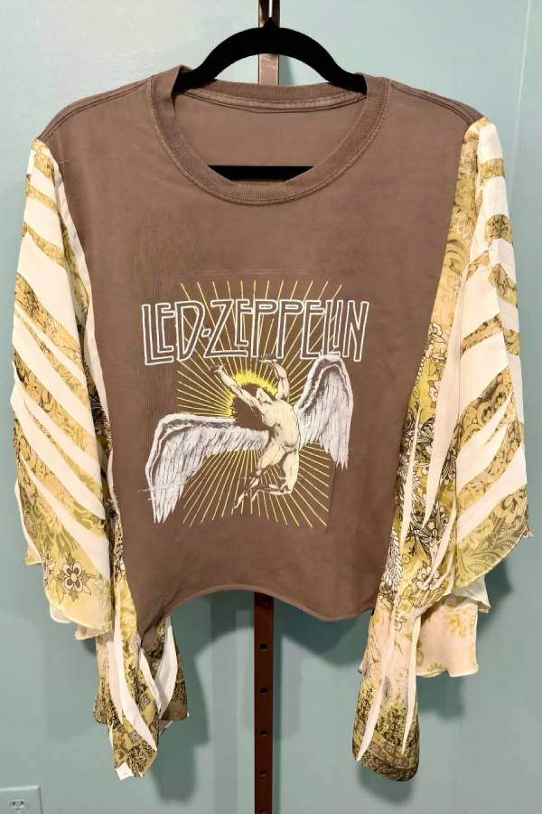 Band Print Patchwork Sleeve Cropped Top